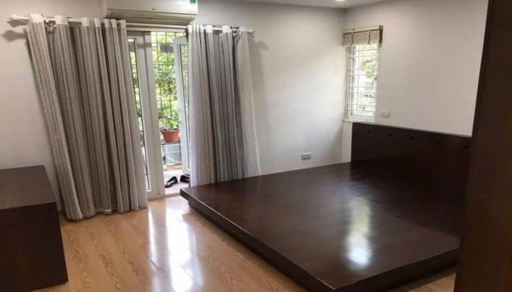 Cho thuê căn hộ tập thể ngõ 167 Phương Mai, Diện tích 100m2, 3 ngủ, 12 Triệu - Ở GĐ, nhóm đi làm